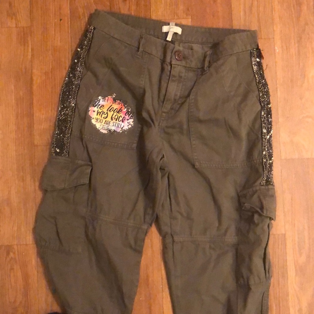 🎉🎉🎉 Army green cargo pants with art & strip of sequins along legs. Too Cute